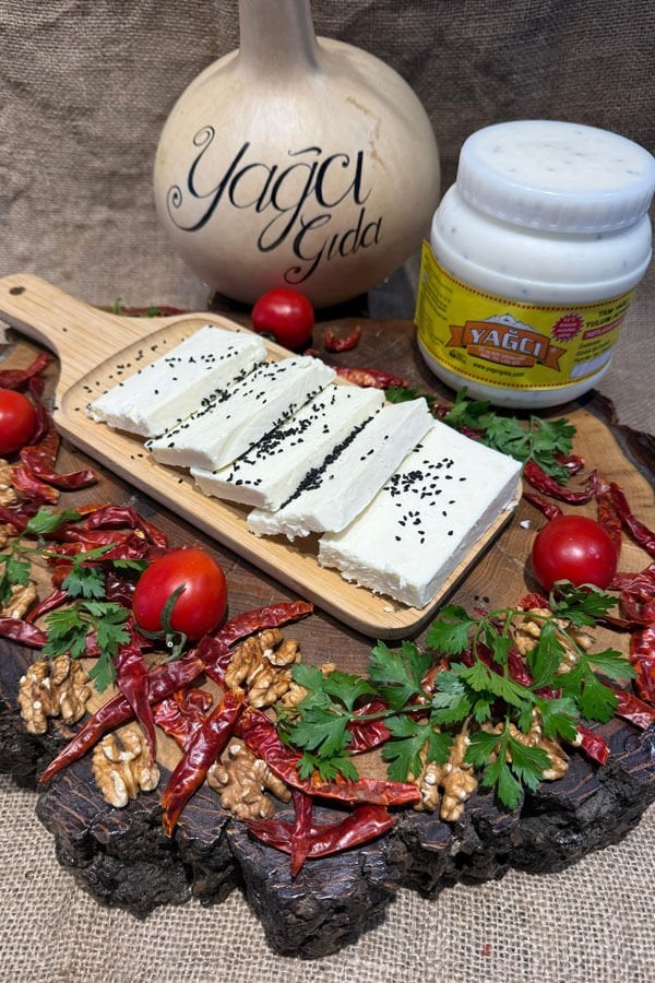 Yağcı Çörekotu Tulum Peyniri Bidon (900GR)