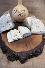 VAN OTLU KÖY TİPİ PEYNİR (350-450GR)